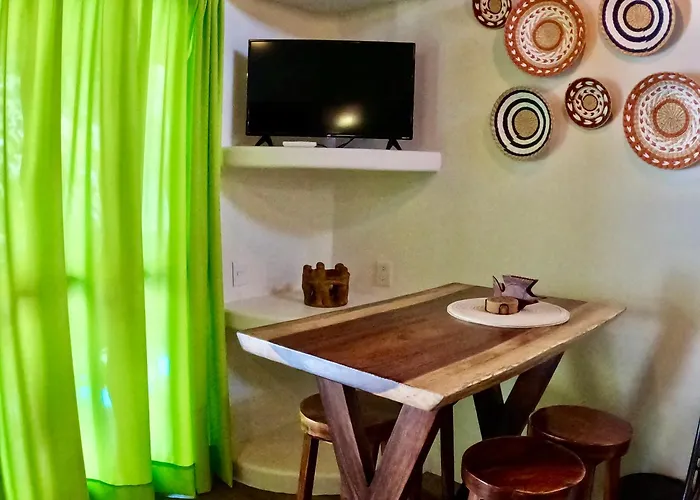 Casa Kaz: Penthouse 1 Bedroom Apartment *
