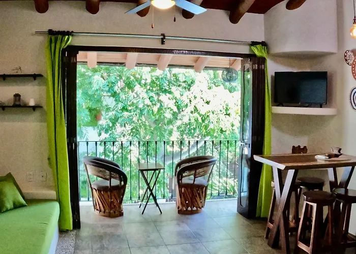 Casa Kaz: Penthouse 1 Bedroom Apartment *