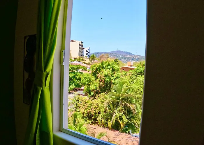 Casa Kaz: Penthouse 1 Bedroom Apartment *
